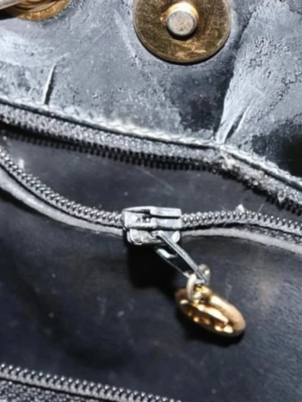 CHANEL Matelasse Chain Tote Bag Patent Leather Black Gold CC Auth bs35172